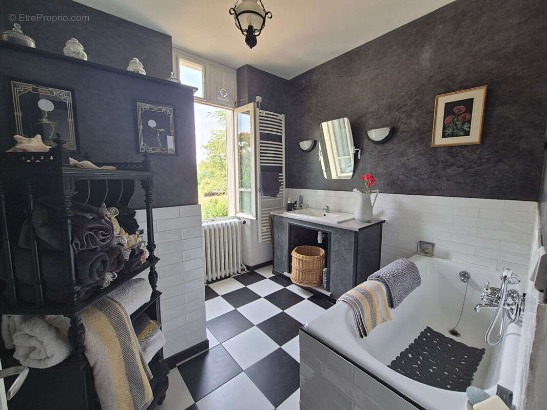 CORRÈZE. ARGENTAT-SUR-DORDOGNE. Magnifique maison de 4 chambres avec garage et jardins de 3 185 m² - photo 12