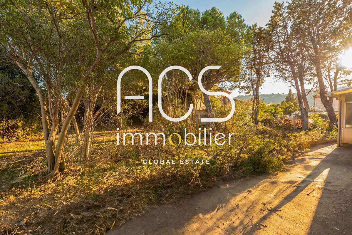 Terrain à CHATEAUNEUF-LES-MARTIGUES