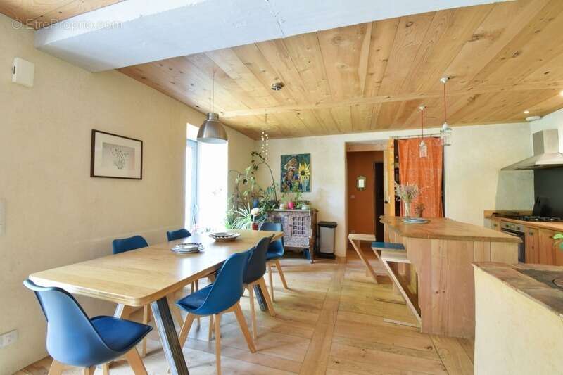 EXCLUSIVITE / Très belle maison avec dépendances et terrain / 63160 Glaine Montaigut - photo 11