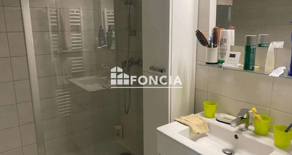 Appartement à BAGNOLS-SUR-CEZE