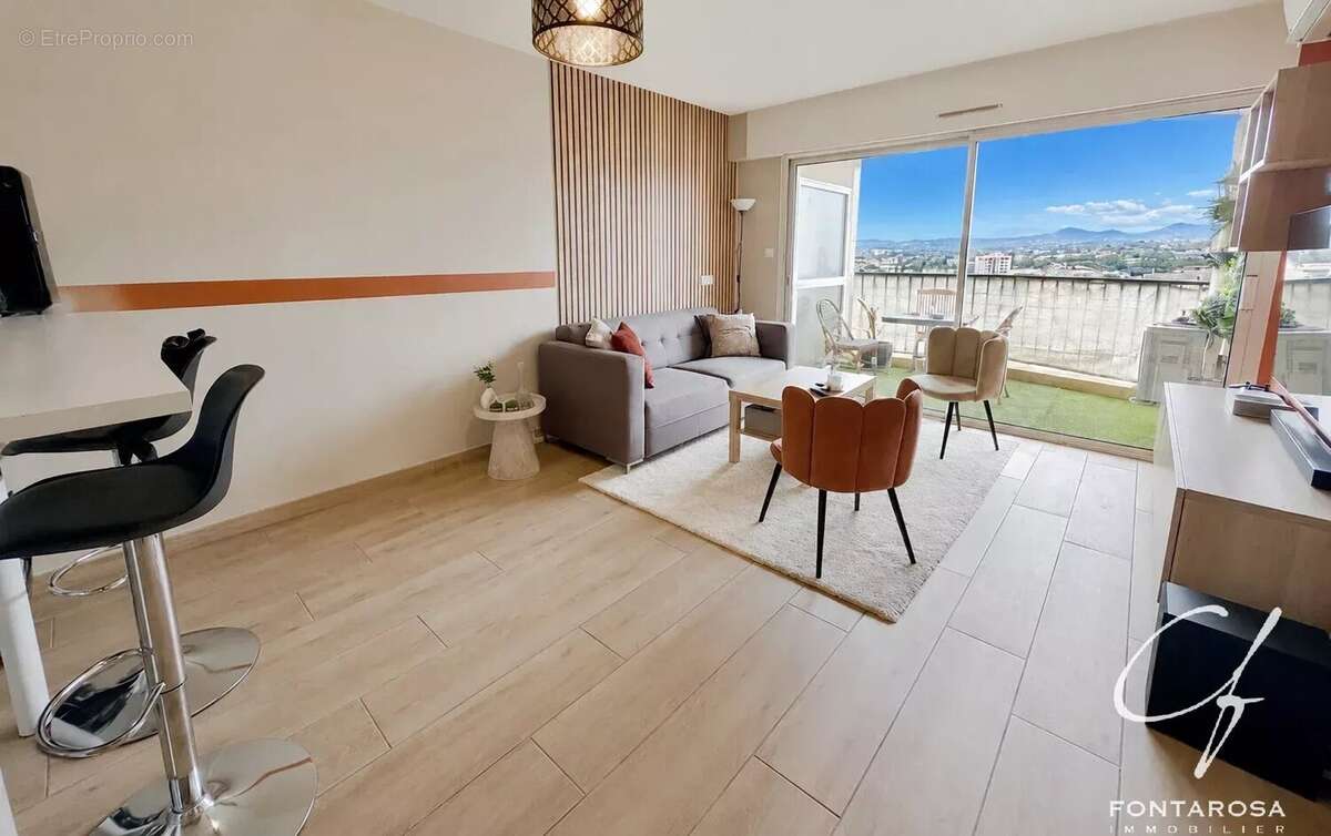 Saint-Raphaël – Appartement 2 pièces rénové avec terrasse, vue dégagée, parking et cave — vendu loué - photo 2