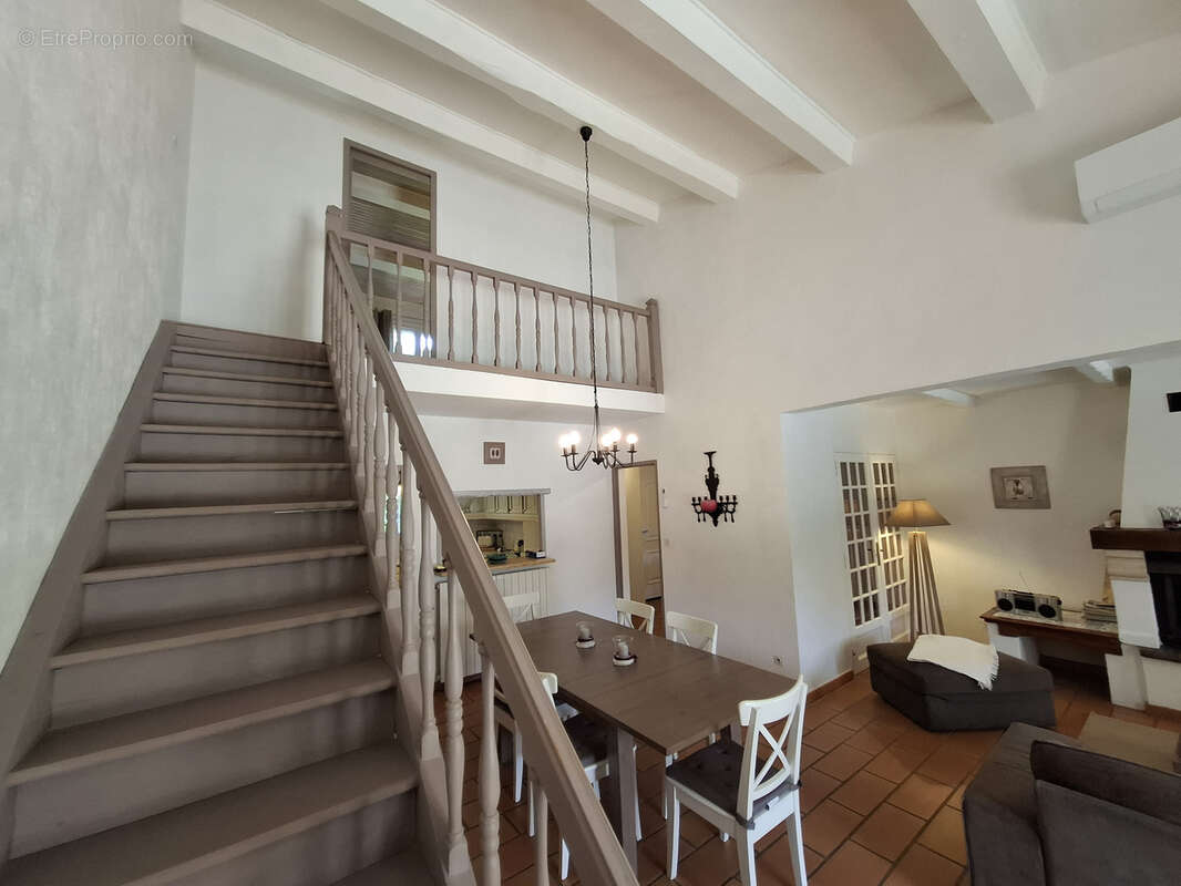 Maison à FONTVIEILLE