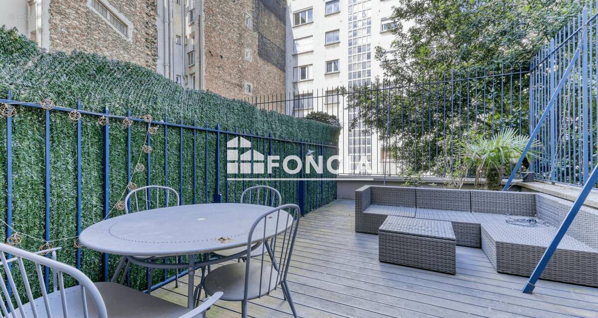 Appartement à PARIS-16E