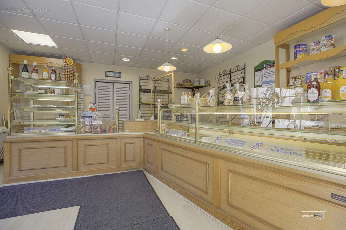 Commerce à LAROQUEBROU