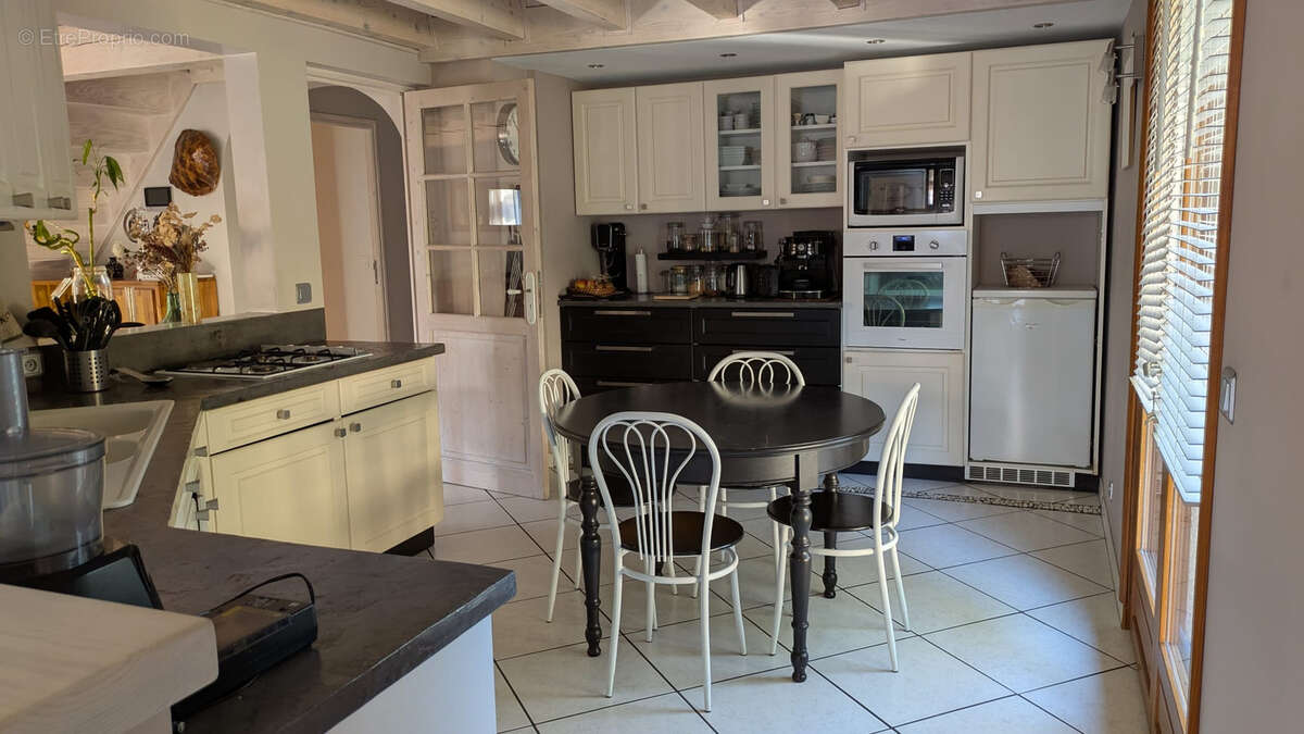 VILLA  de 201 M2  offrant 5 CHAMBRES - photo 9