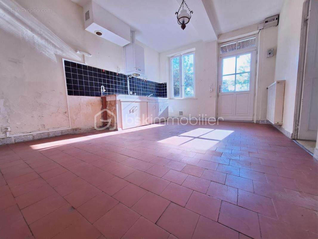 Maison à SAINT-DENIS-DE-L&#039;HOTEL