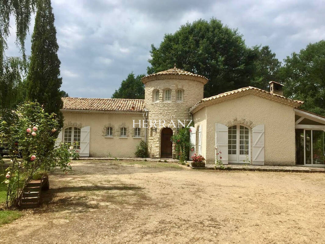 Maison à MENESPLET