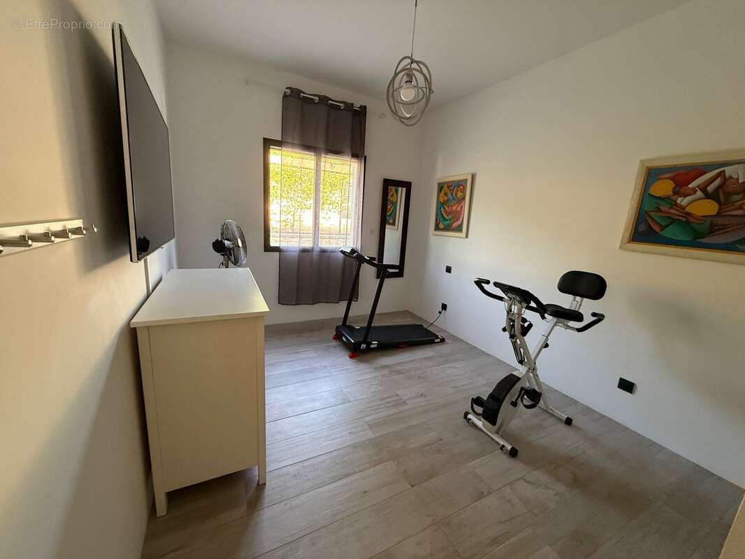 Superbe villa moderne, aux Taillades, de plain-pied avec piscine, panneaux solaires et prestations de standing - photo 8