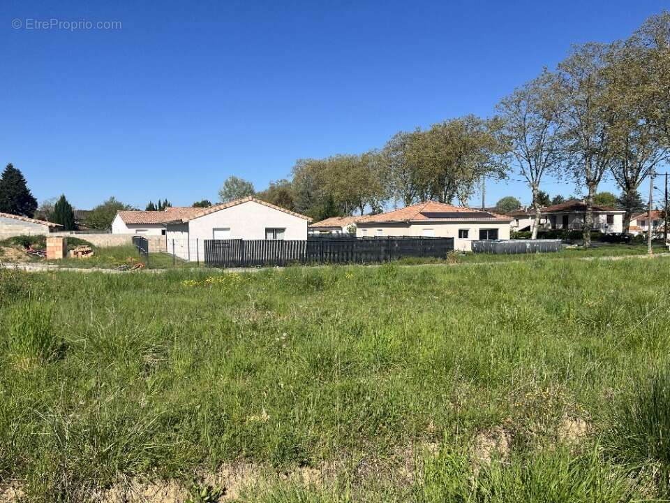 Terrain 589 m² à Rabastens  - photo 2