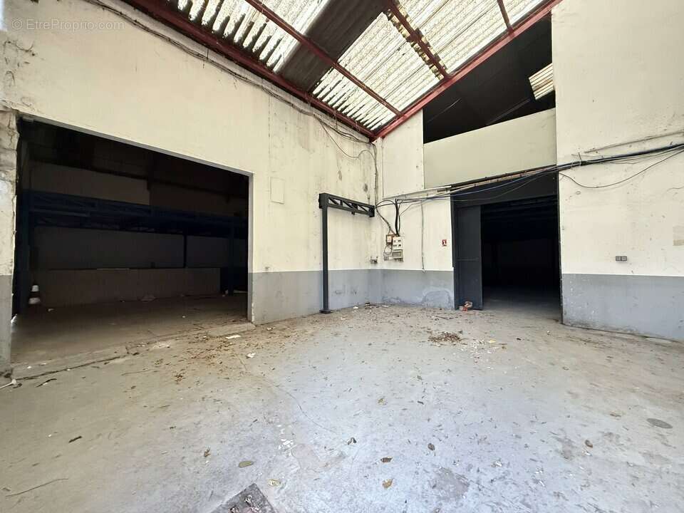 Autre à LA COURNEUVE