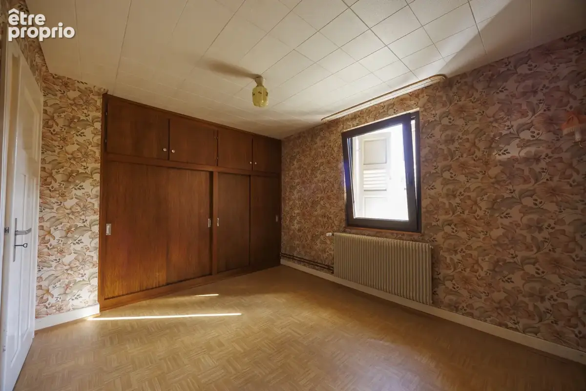 Maison familiale d'environ 140 m2 avec dépendances et grand jardin - photo 9