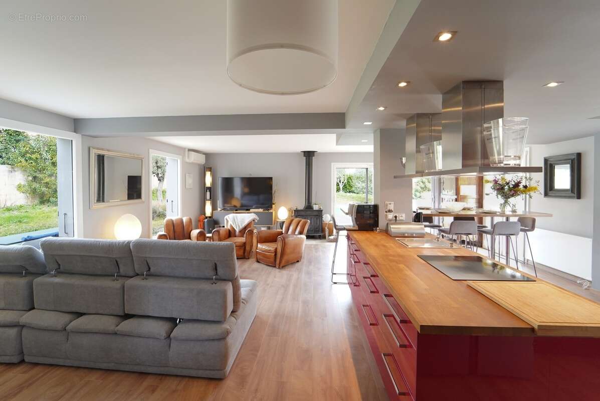 Dpt Haute Garonne (31), à vendre  maison P7 de 183 m² - Terrain de 1 816,00 m² - photo 3
