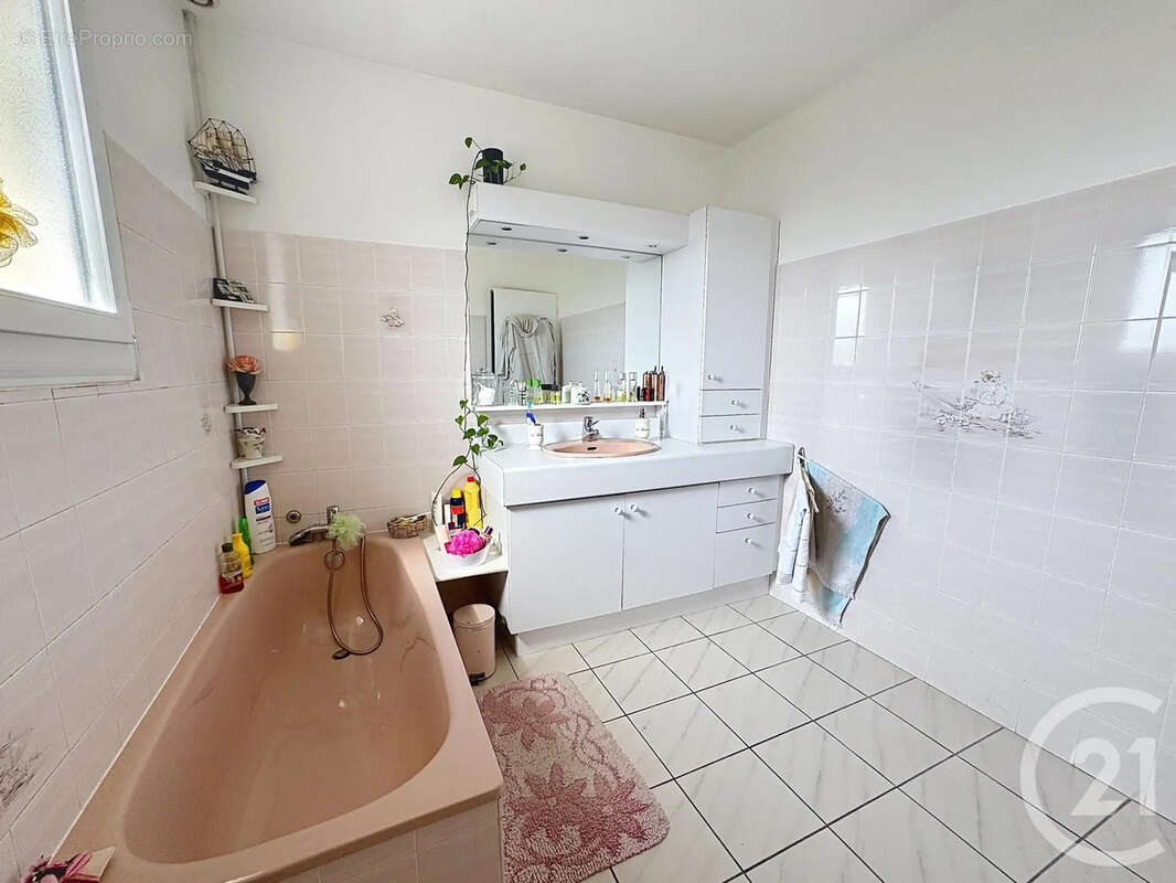 Maison 176 m² à Genas  - photo 16