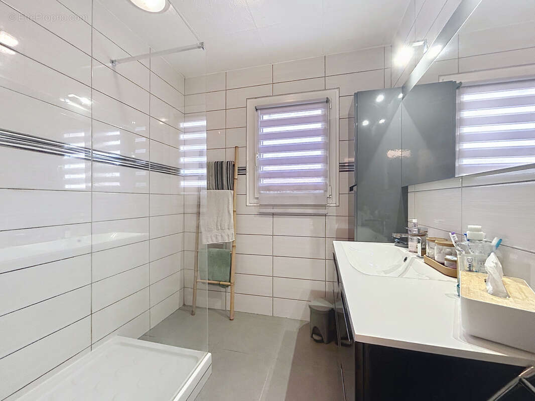 Maison à SAINT-PANTALEON-DE-LARCHE