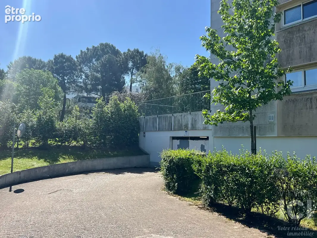 Garage fermé et sécurisé de 16 m² ,Tram L3 Ferriére - photo 3