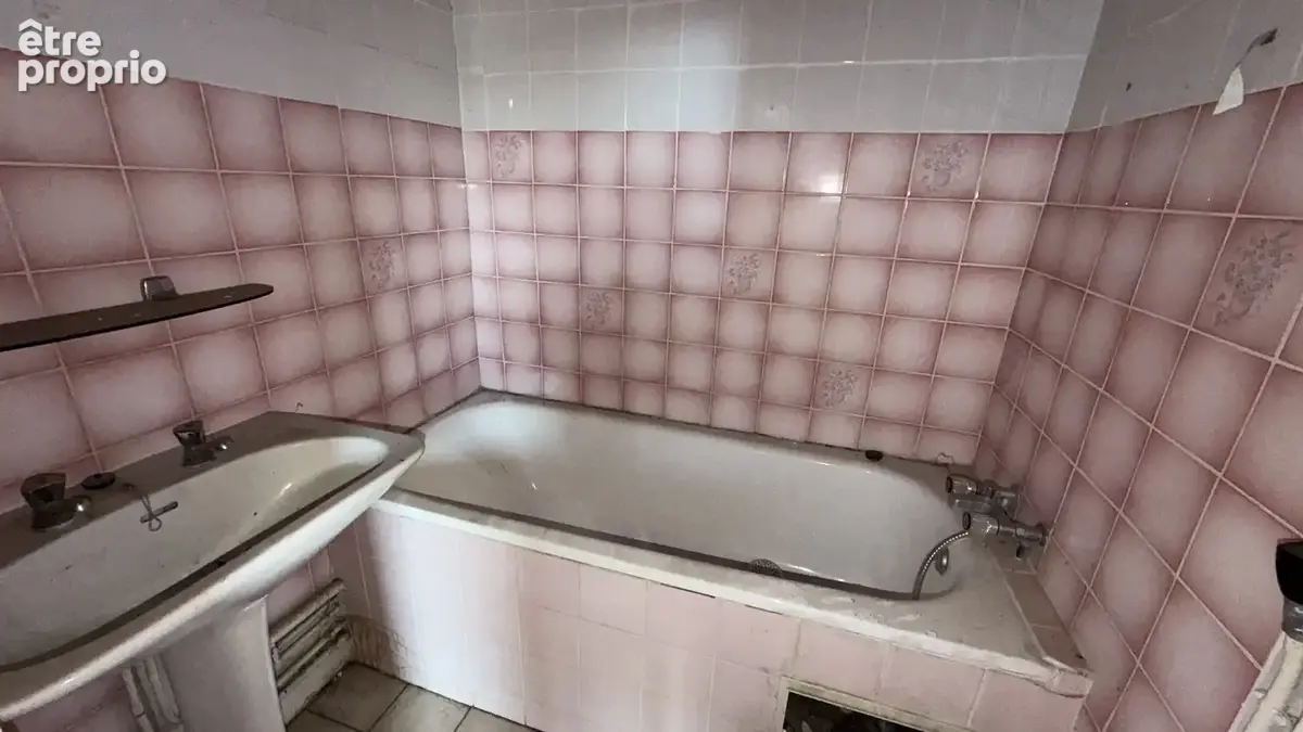Appartement T2 de 43.91 m2, cave et grenier - 33 rue Saint Jean - 02000 LAON. - photo 2