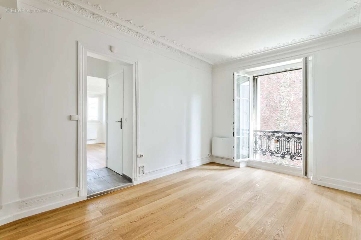 Appartement à PARIS-17E