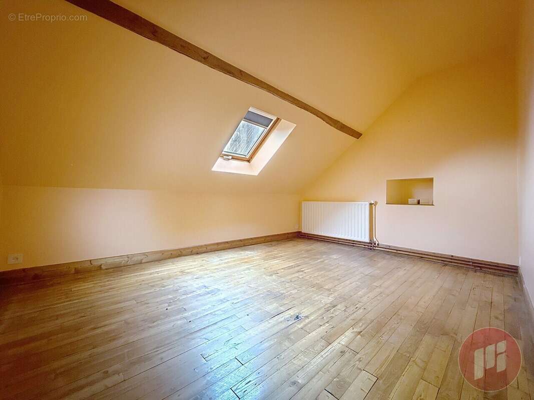 Maison à VITRAC-SUR-MONTANE