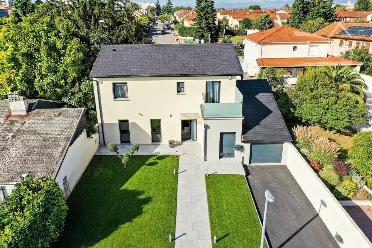 Maison à VAULX-EN-VELIN