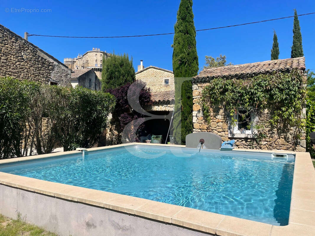 Maison à SUZE-LA-ROUSSE