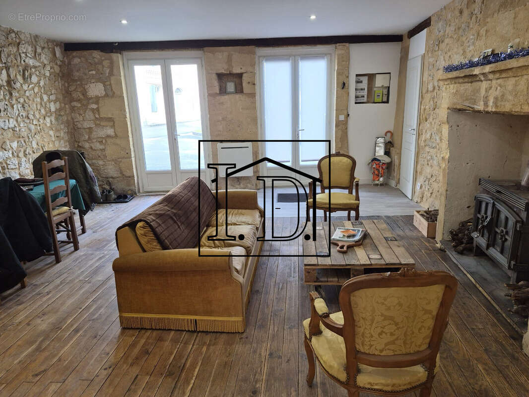 SALON / SEJOUR - Maison à FAUX