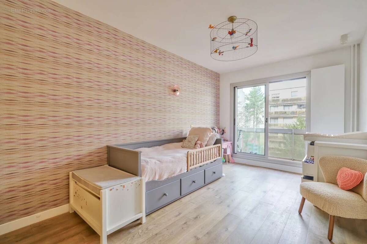 Appartement à NEUILLY-SUR-SEINE