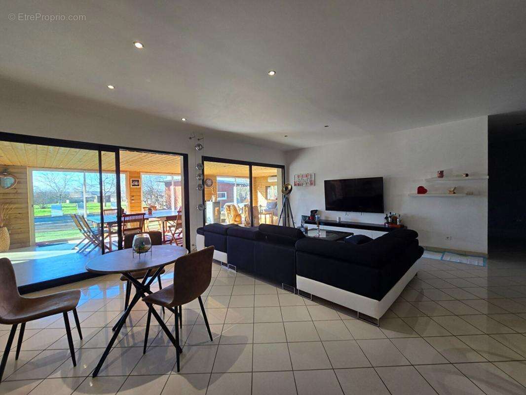 Propriété Mariol 11 pièce(s) 340 m2 - photo 4
