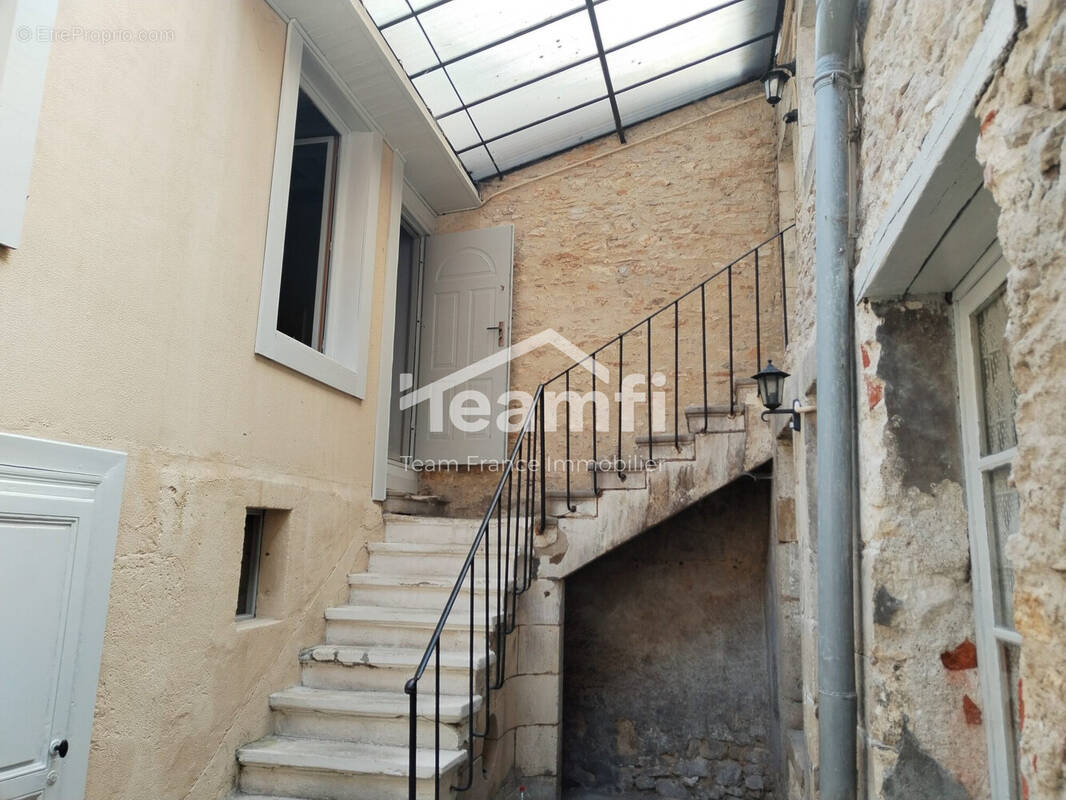 Appartement à LA CHARITE-SUR-LOIRE