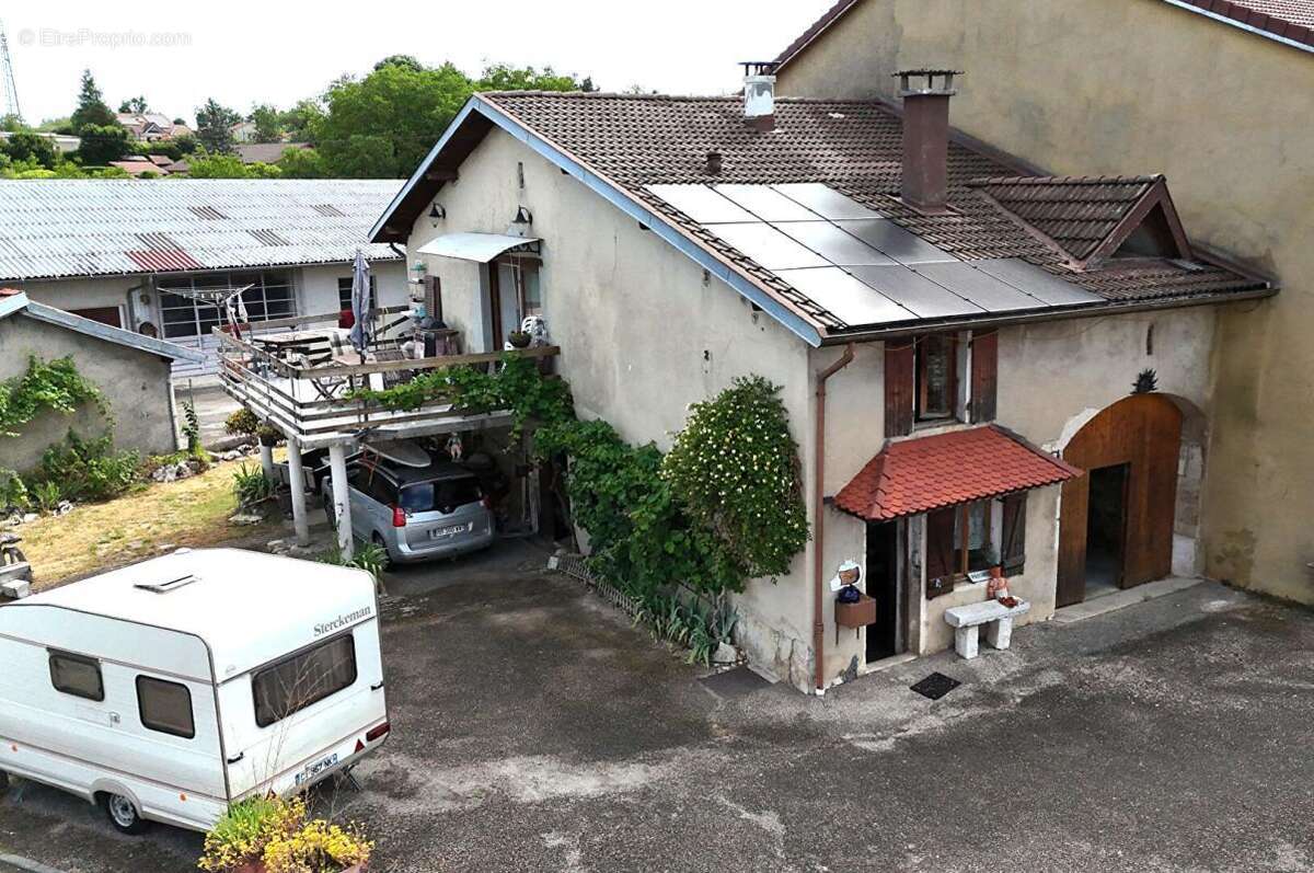 Veyziat - Oyonnax - Maison de village, 100 m²,  avec belle terrasse, terrain et garage - photo 4