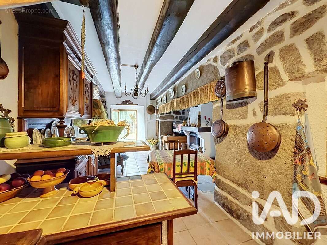 Maison 73 m² à Aumont-Aubrac  - photo 8