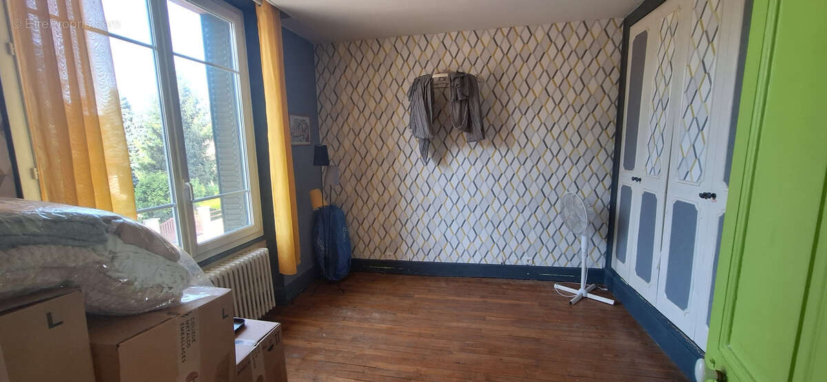 Maison bourgeoise de 190m2,6 chambres,sous-sol,cave,double garage,dependance terrain 806m2. - photo 17