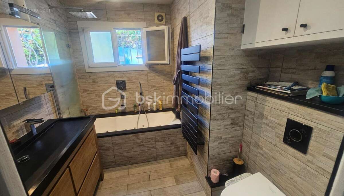 Maison à ROQUEBRUNE-SUR-ARGENS