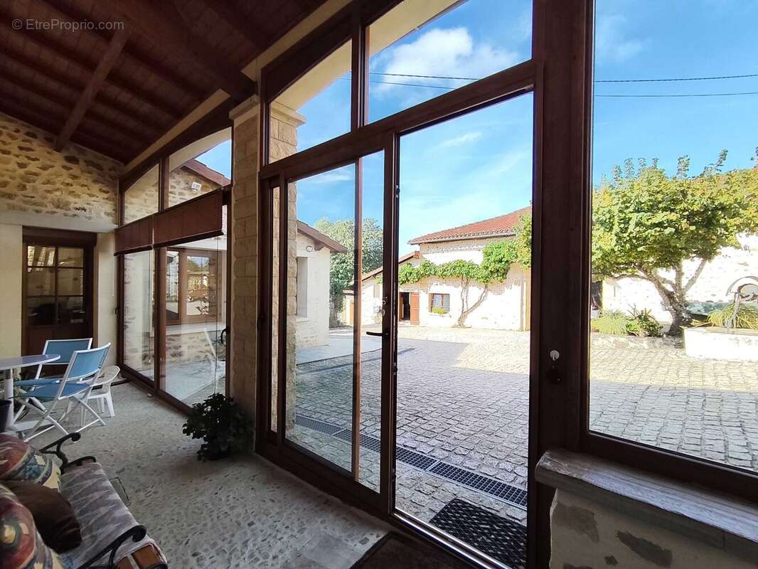 Maison à CHASSENEUIL-SUR-BONNIEURE