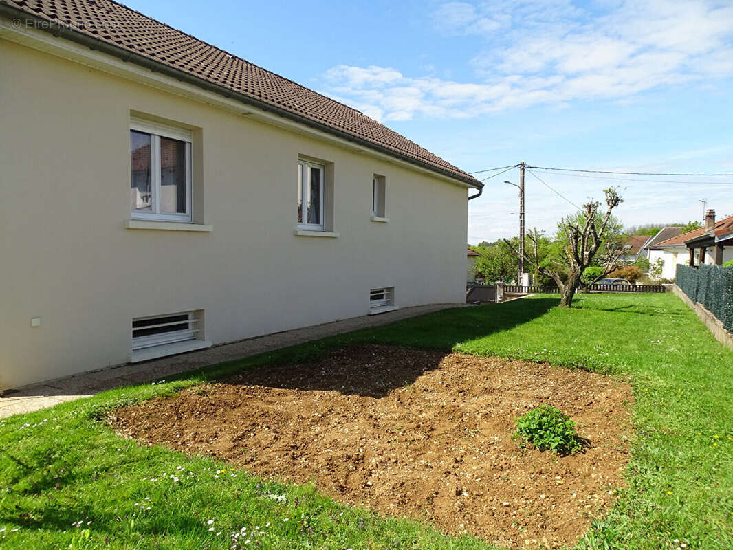 Maison à POUILLEY-LES-VIGNES