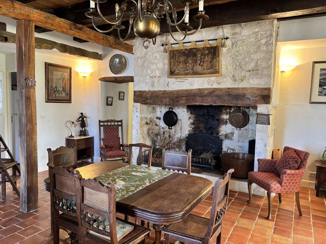 Maison à MONTAIGU-DE-QUERCY