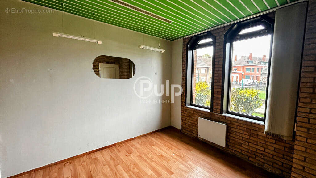 Commerce à COURRIERES