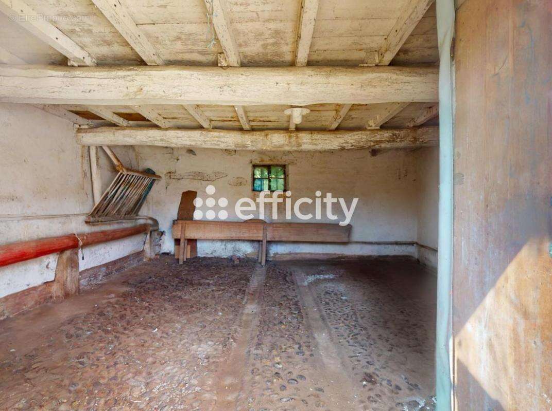 Maison à SAINT-DENIS-LES-BOURG