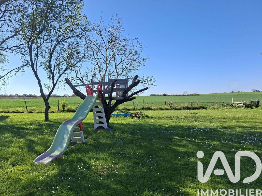 Photo 2 - Maison à VOUNEUIL-SOUS-BIARD