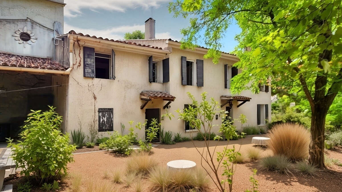 Maison à LE CASTELLET