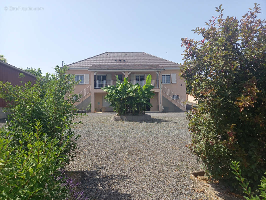Maison 240 m² à Dompierre-Sur-Besbre  - photo 9