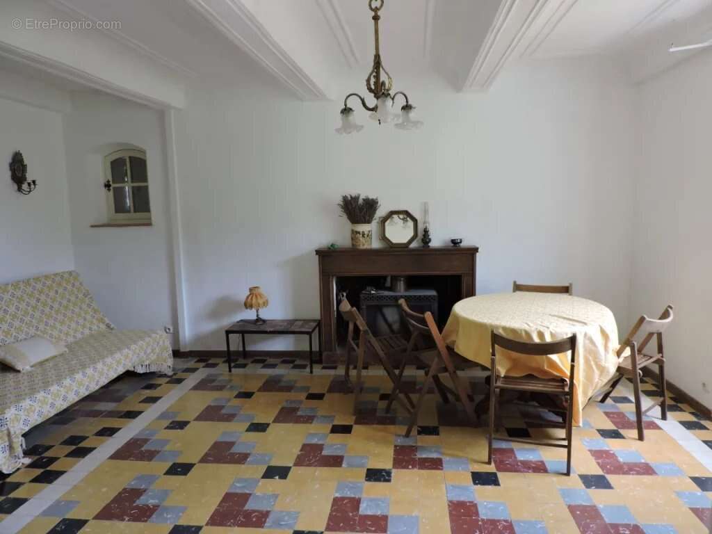 Maison à ENTREVAUX