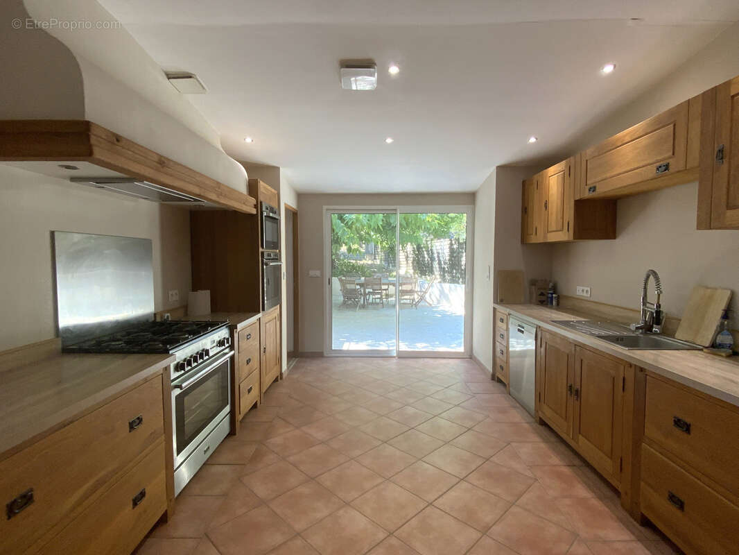 Propriété de 380 m2 avec vue panoramique sur les montagnes. - photo 17