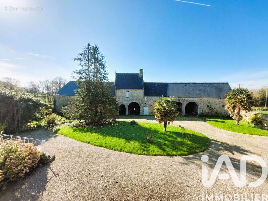 Maison 500 m² à Golleville  - photo 6