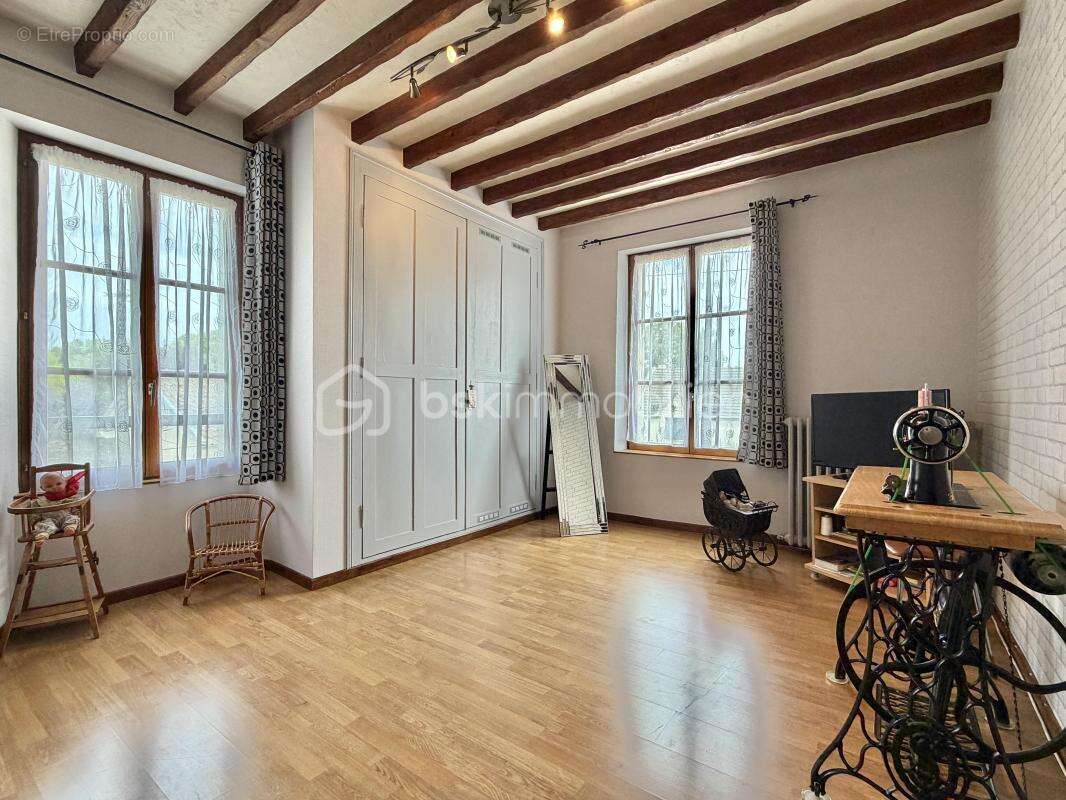 Charmante maison en pierre rénovée avec terrain constructible – 110 m² – Condé-Sainte-Libiaire - photo 11