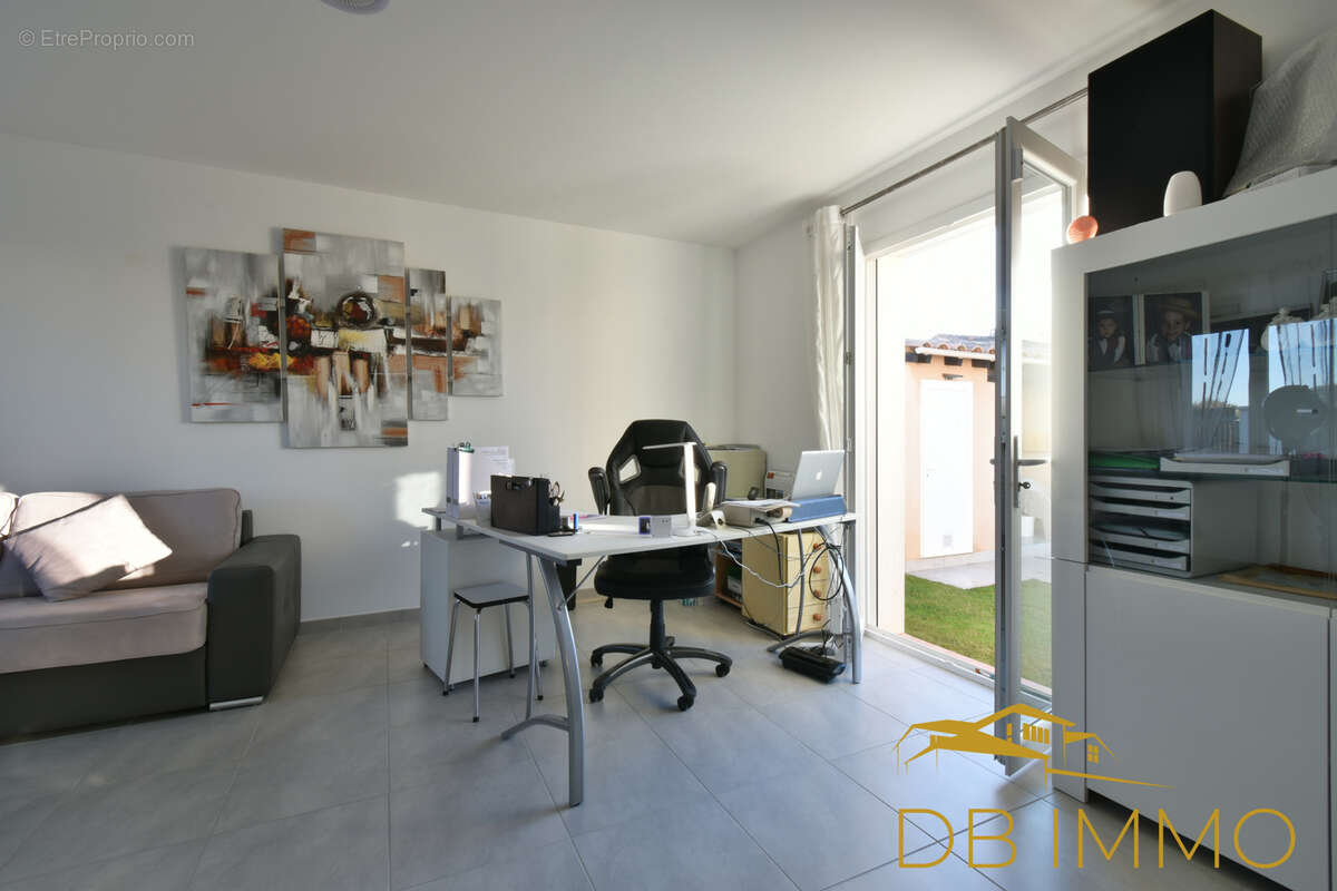 Maison à SAINT-LAURENT-DES-ARBRES