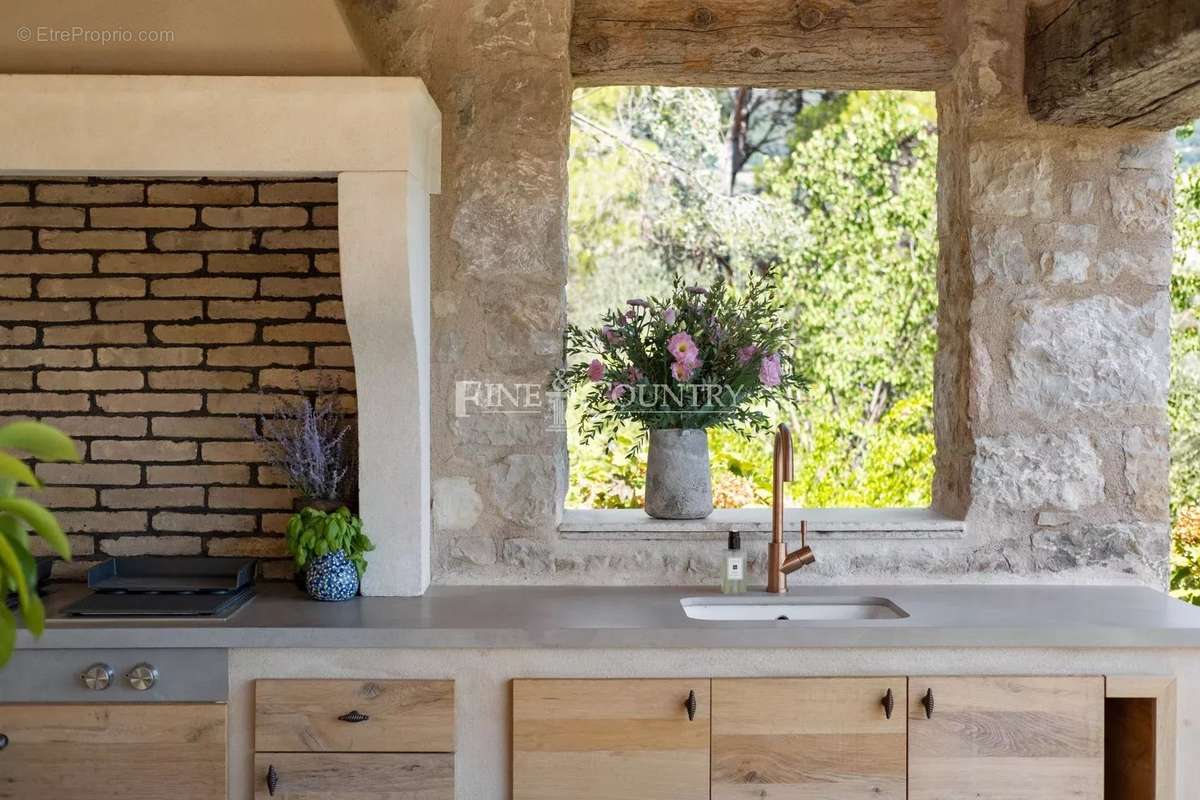 Maison à CHATEAUNEUF-GRASSE