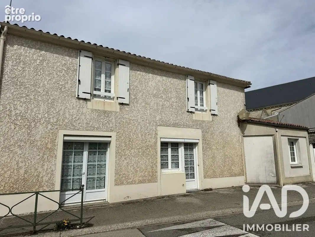 Photo 1 - Maison à SAINTE-GEMME-LA-PLAINE