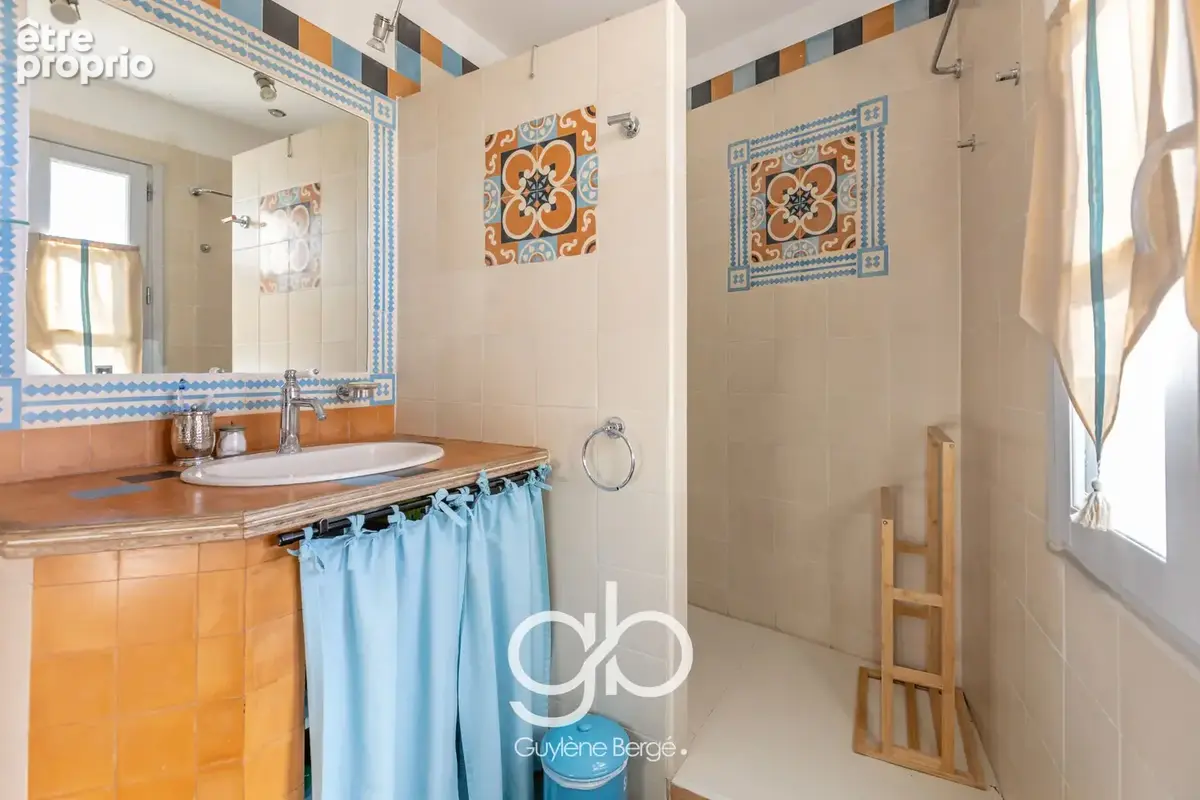 Maison 145 m2 5 pièces -  Terrasse - Garage - Centre ville LANSARGUES - photo 11