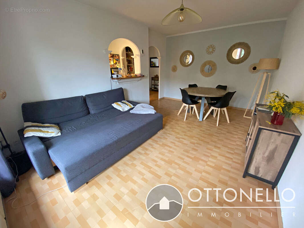 Appartement à ROQUEBRUNE-SUR-ARGENS