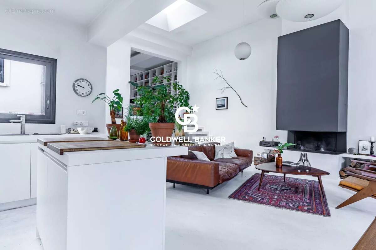 Maison à MARNES-LA-COQUETTE